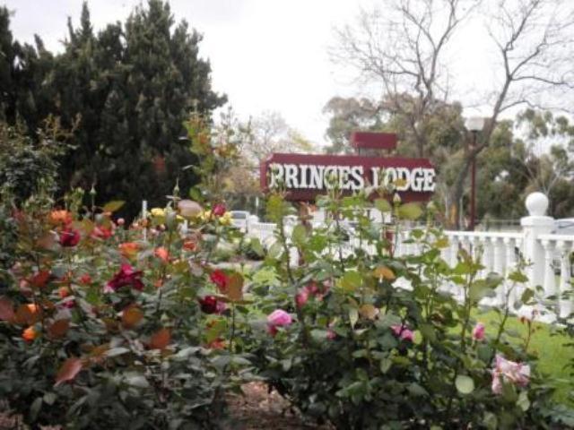 Princes Lodge Motel Adelaide Exterior photo